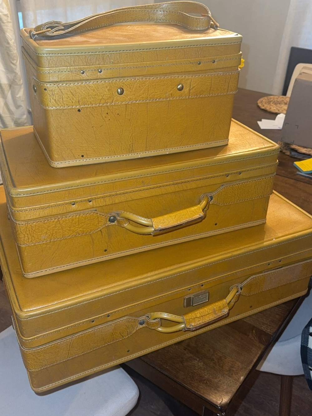 Yellow Vintage 3-Piece Stackable Storage Suitcase Set